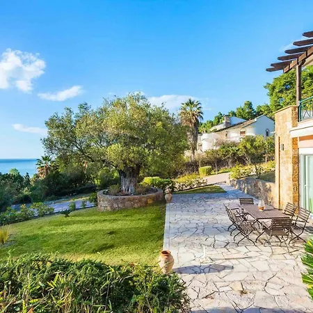 Viorelis Sea View Villa *